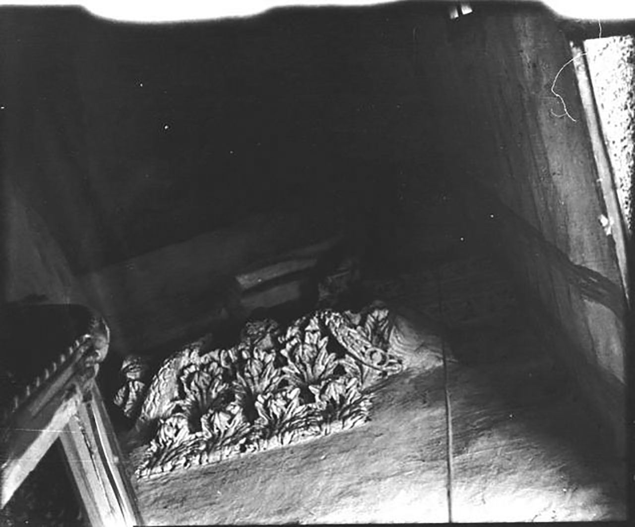 Meryem Ana Kilisesi’nin taş işçiliği inceliğiyle dikkat çekiyordu. (Fotoğraf: Gertrude Bell, 1909, Newcastle Üniversitesi Gertrude Bell Arşivi)