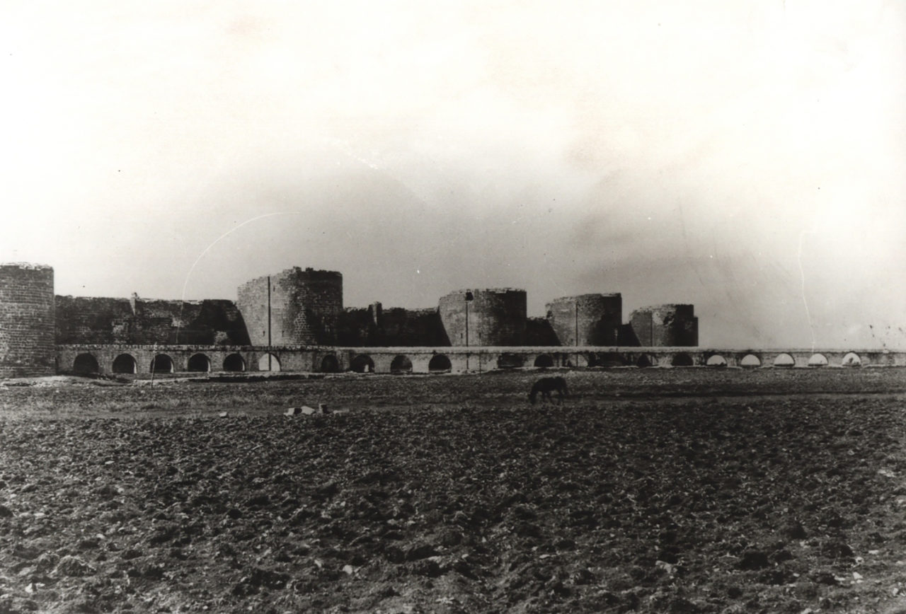 Diyarbekirê bi qasî sûrên xwe, bi çavkaniyên avê û coyên avê jî bala gerokan dikêşand. . (Fotograf: Arşîva DİTAVê)