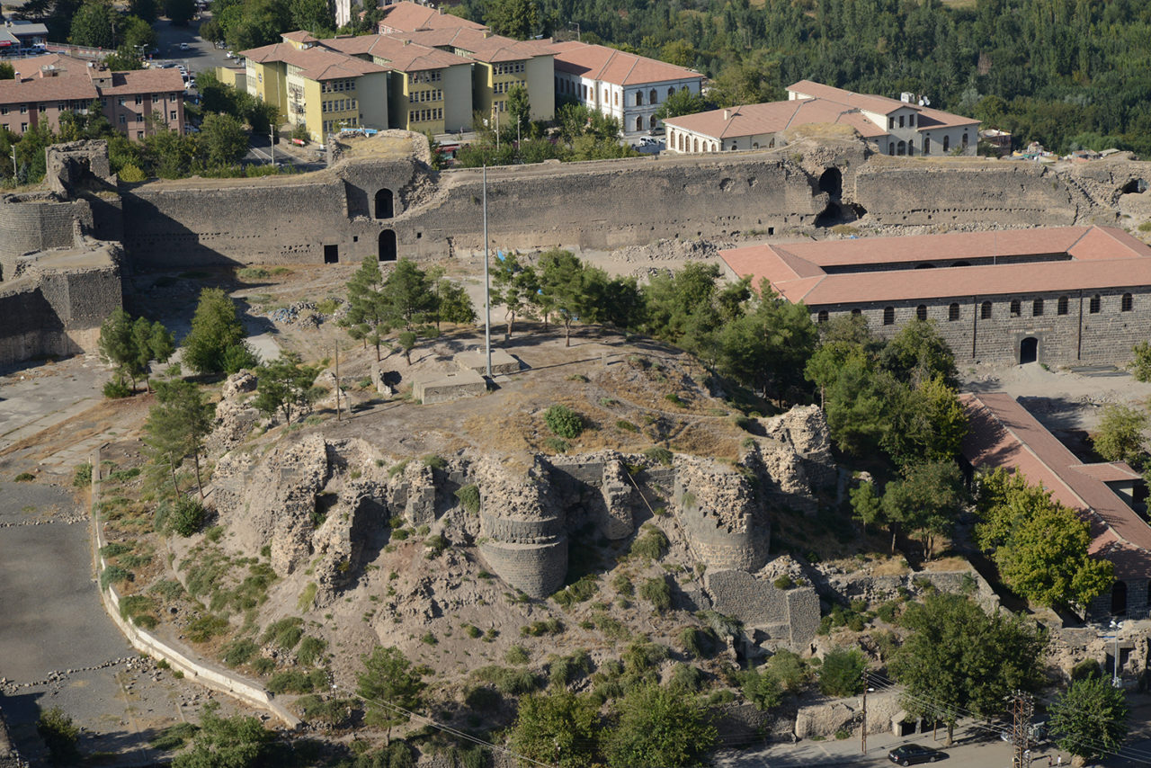 Girê Amîda ku Diyarbekir ewil li wir hatiye ava kirin. (Fotograf: Mehmet Oguz, 2013)