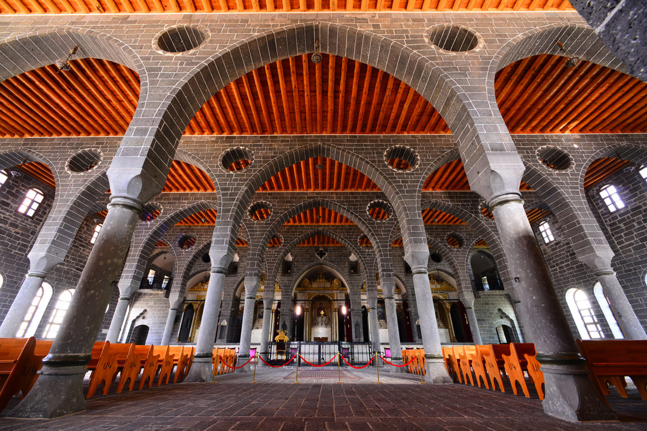 The restoration of Surp Giragos Church began in 2010, and was completed in four years. This photograph was taken a few months before the period of clashes in the city when the church was also damaged.<br>(Photograph: Selmet Güner)