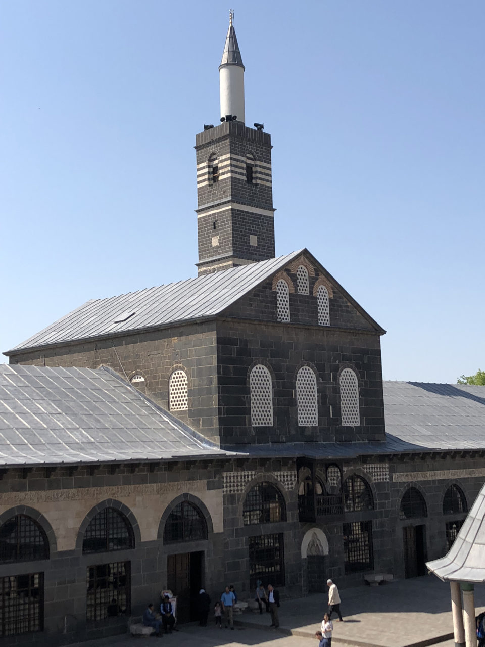 Qismê herî zû lêbûyî yê kompleksa avahîya Mizgefta Mezin mihtemelen Mescîda Henefîyan e.<br>(Wêne: Meral Halifeoğlu)
