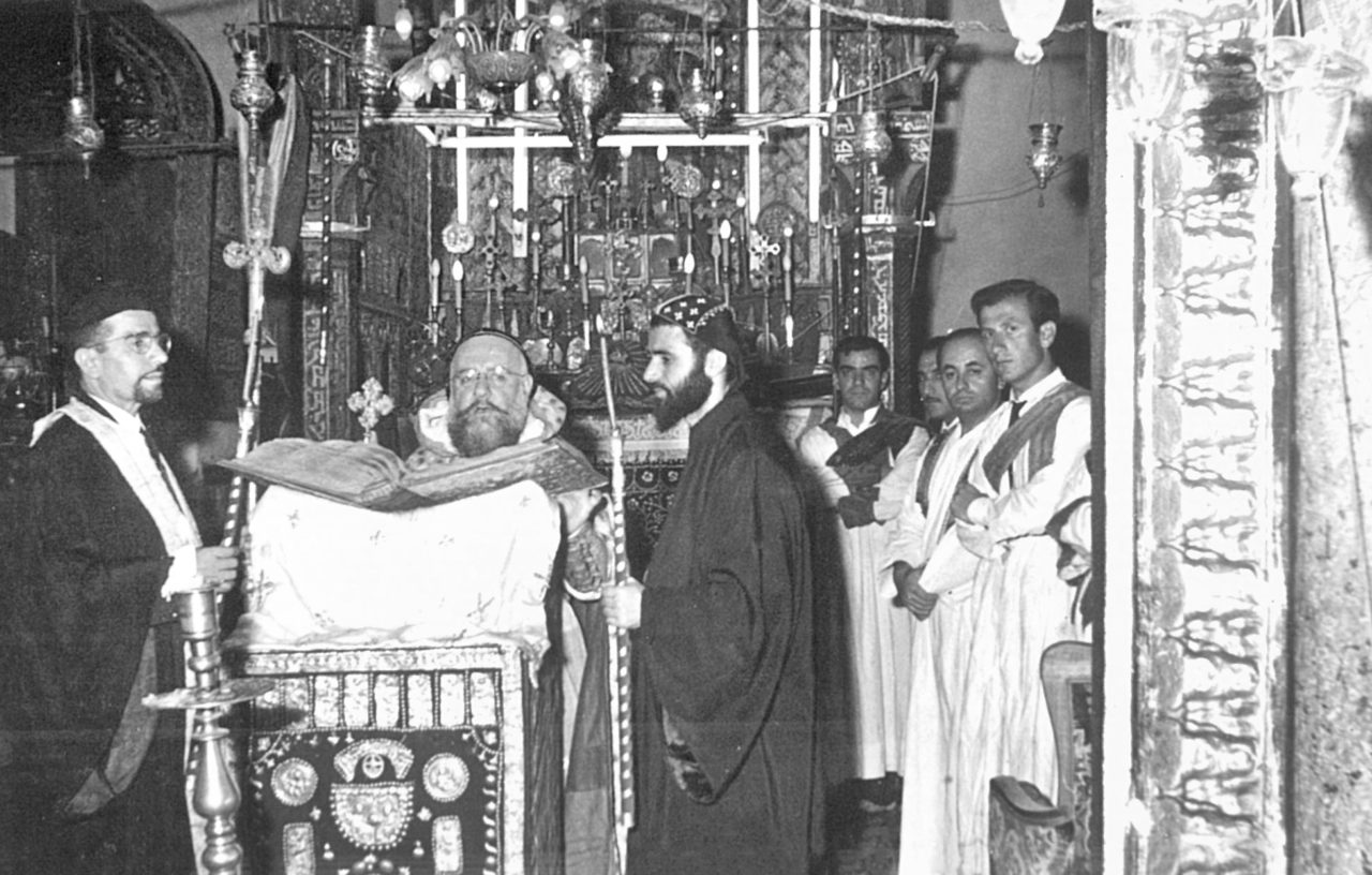 The neighbourhood where the Virgin Mary Church is located was the area where most Assyrians in Diyarbakır lived. Another group lived around Hançepek. This photograph of the church that brought them all together, taken in 1964, shows Patriarch Mor Ignatius Ya’qub III. (The archive of Can Şakarer)