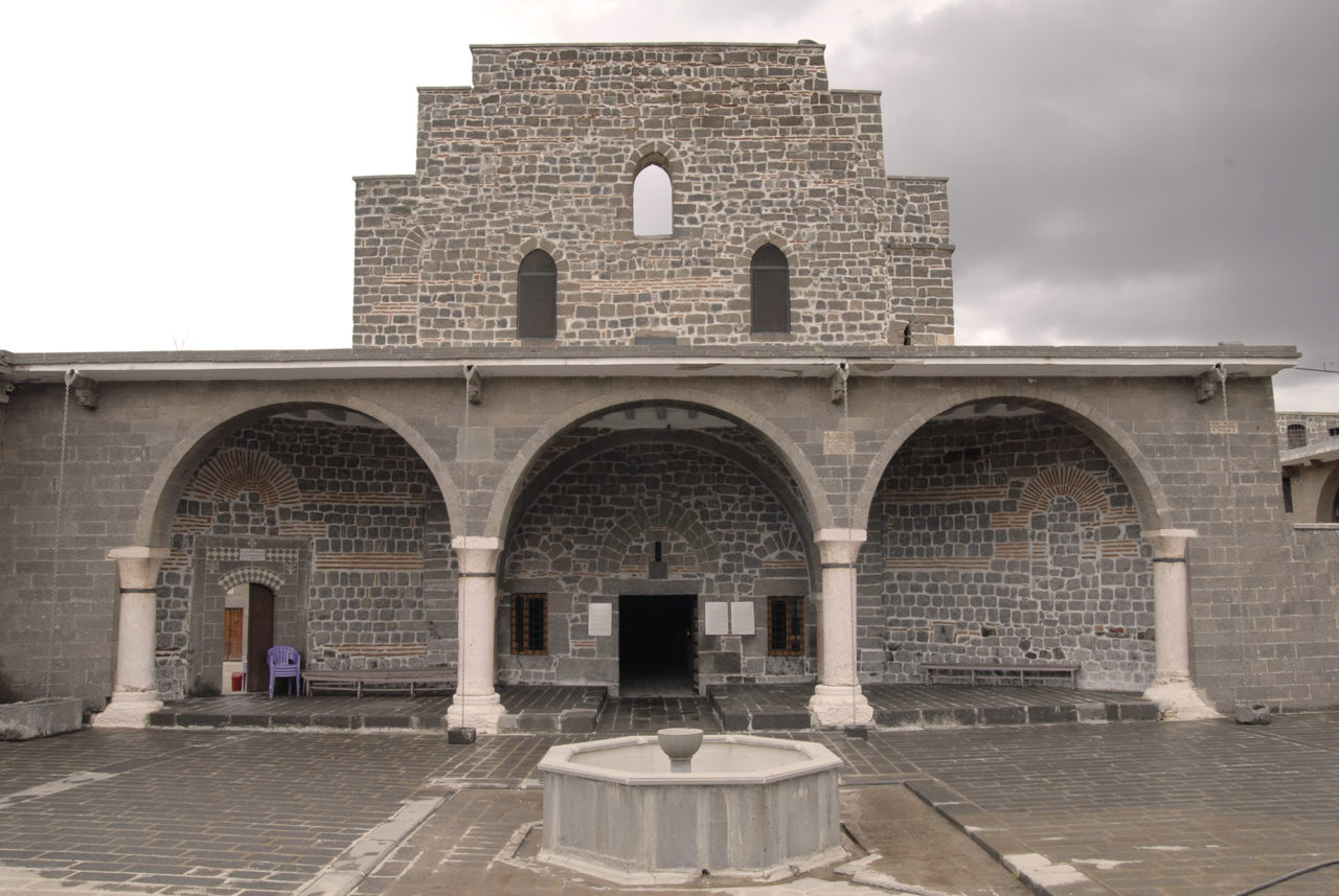 Only a few Assyrian families live in Diyarbakır today. Yet the doors of this holy structure that continues to resist millennia are open. (Photograph: Merthan Anık)