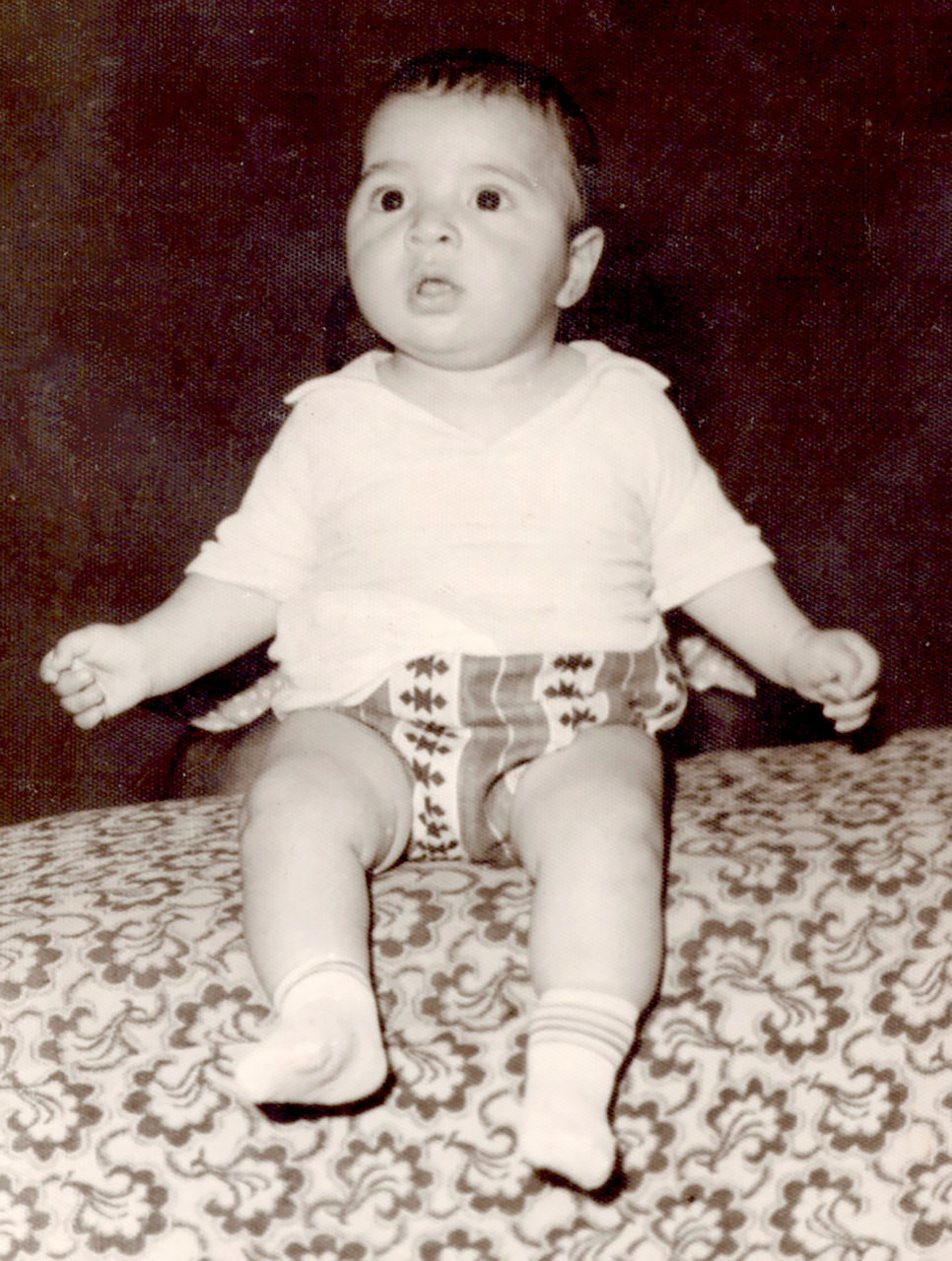 In the Yezidi faith, immediately after childbirth, the rituals of the haircut (biska pora) and circumcision (sinet) are carried out for male children, while baptism (mor kirin) and selection of an ‘afterlife sibling’ (biraye/xuşka axrete) rituals are carried out for both female and male children.