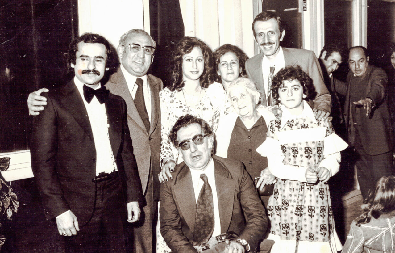 Ji merasîma nîşanê ya Aydın-Gönül Uzatmacıyan. (Arşîva malbata Şakareran)